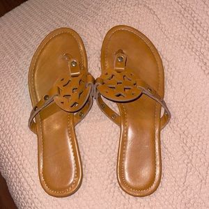 Tan/ brown stylish sandals, perfect for summer!